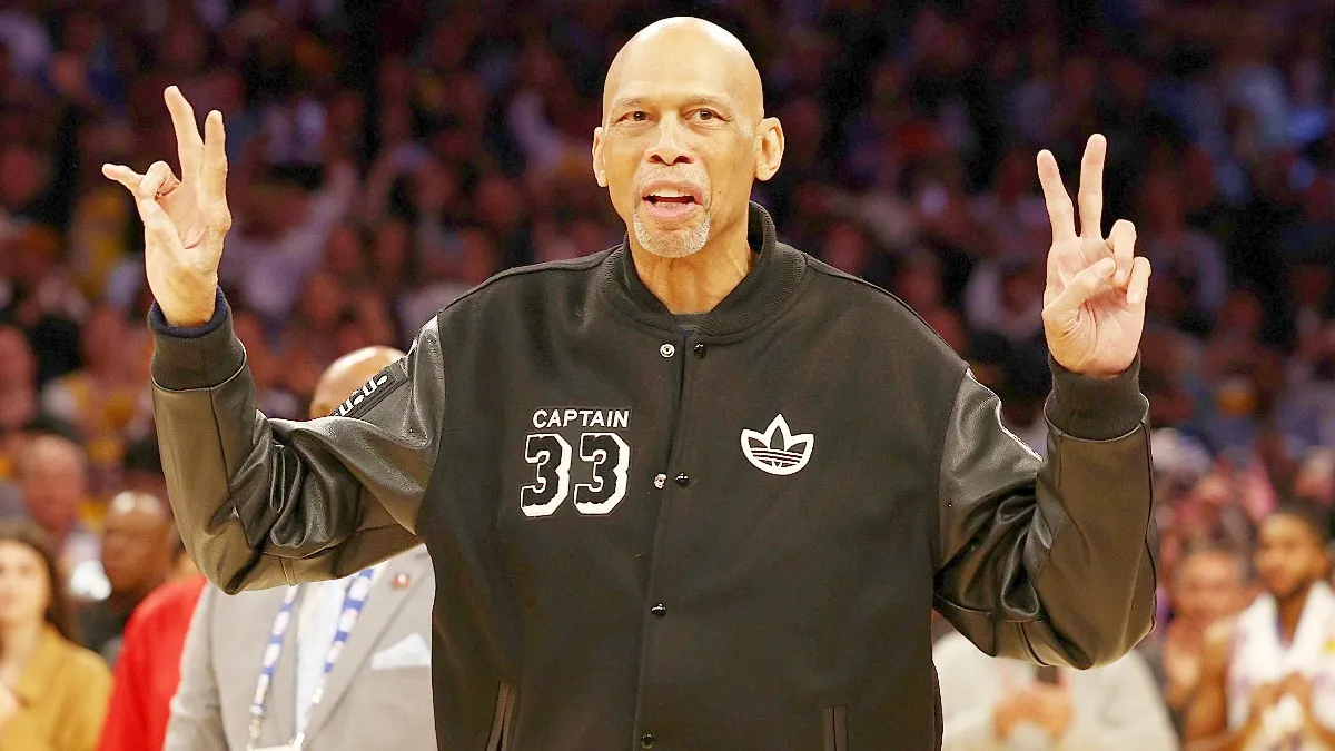 How old is Kareem Abdul-Jabbar and why is he in the hospital? - How to ...